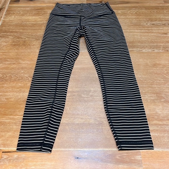 Lululemon Wunder Under Leggings 7/8 - size 6 - Picture 1 of 5